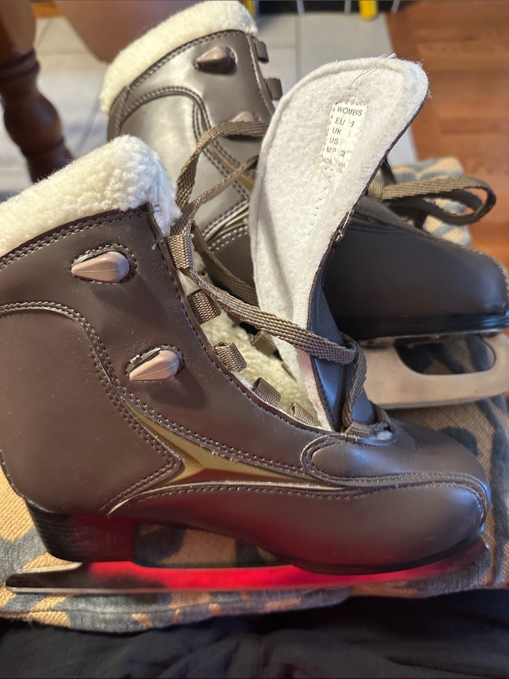 Women's Brown Fleece-Lined Lace-Up Figure Skates